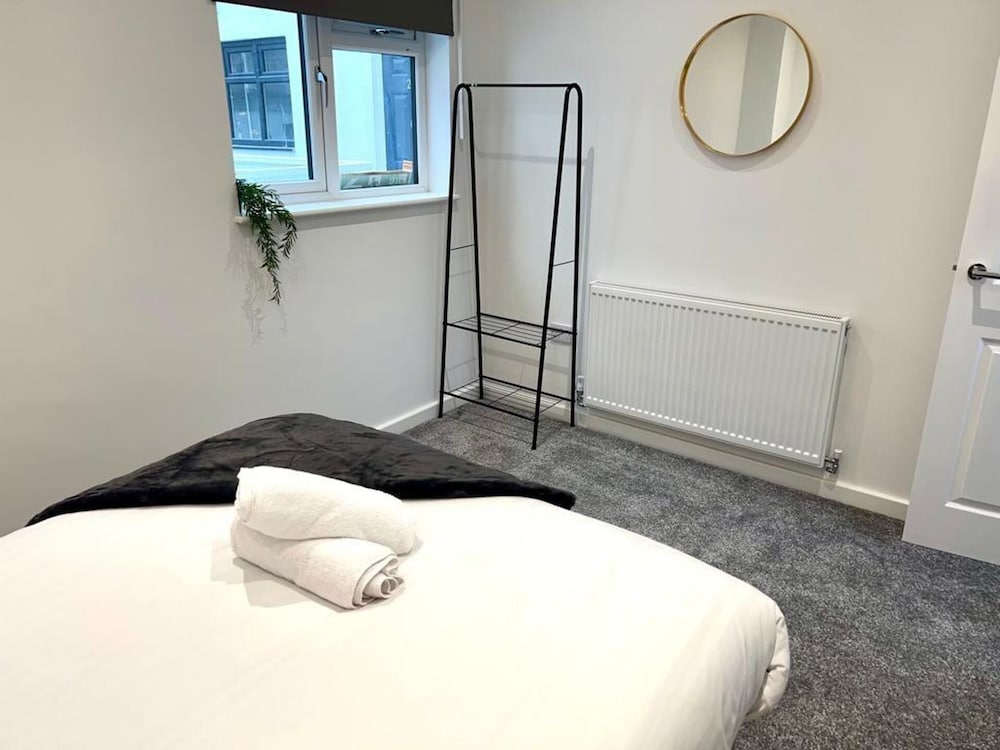 Impeccable 2-bed Apartment-en-suite view 4
