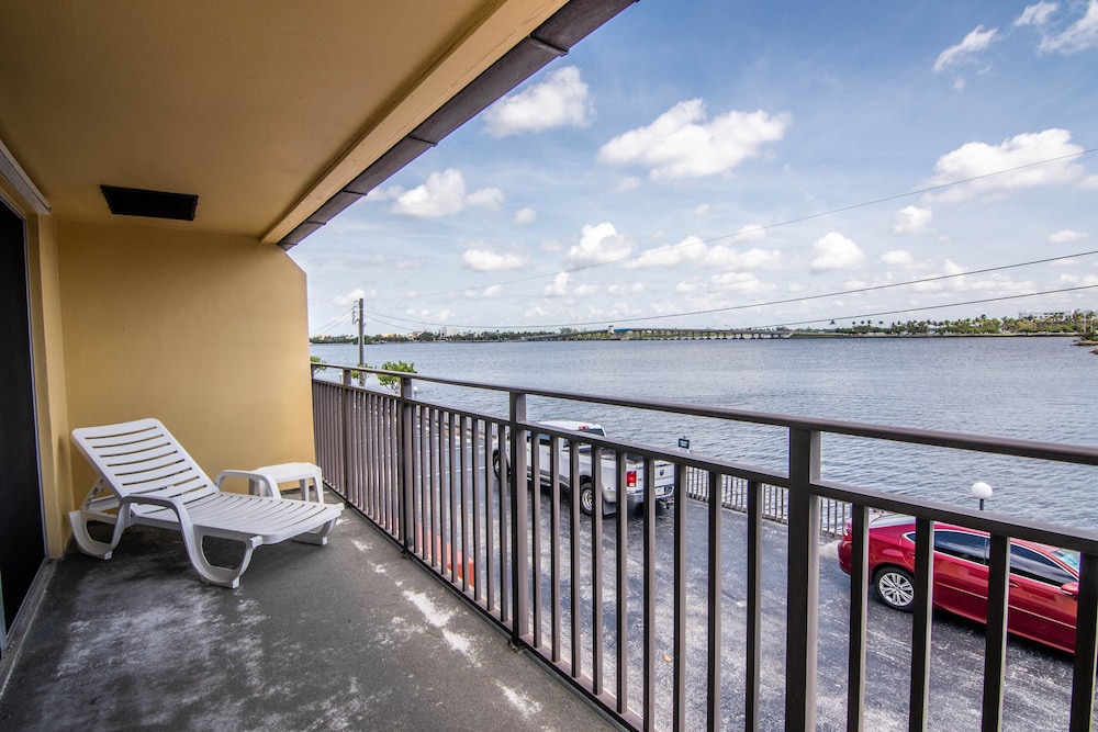 Palm Beach Waterfront Suites