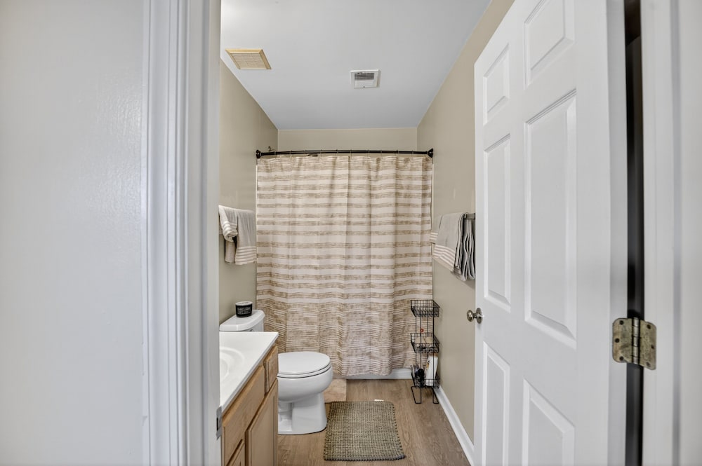 Cozy Pikesville Penthouse With Basketball Arcade 2 Bedroom Condo