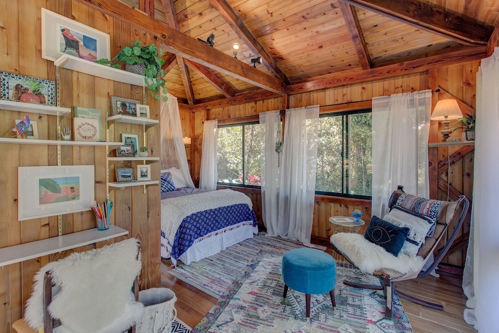 Peace Of Paradise 1 Bedroom Cabin by RedAwning view 2