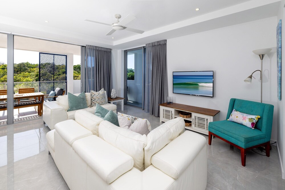 3BR Lux Beachfront Escape - Pool Gym King bed