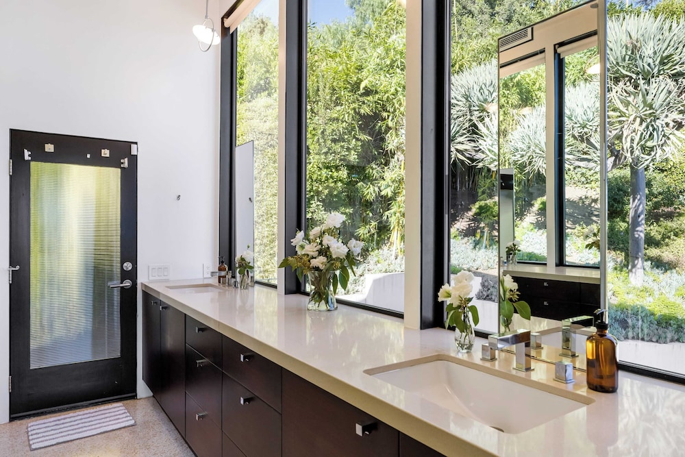 Kings Road West Hollywood Luxury Pool, Views, Firepit, Modern Design