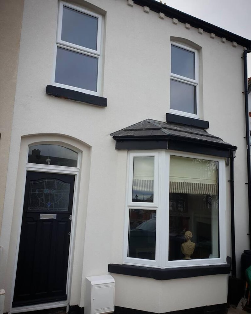 Charming 2-bed Cottage in Formby, Liverpool photo 3