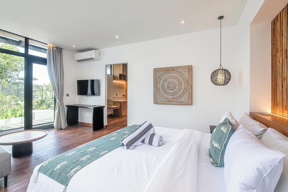 Elegant 6BR Canggu Retreat Just 400m to the Ocean
