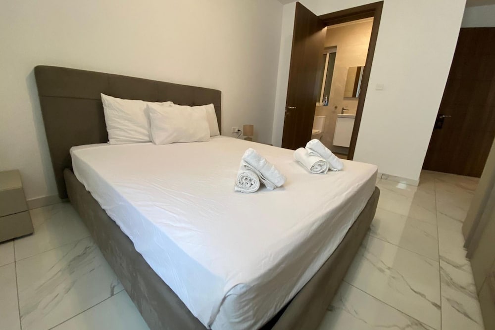 Modern Apart Heart Of Sliema V122 view 2