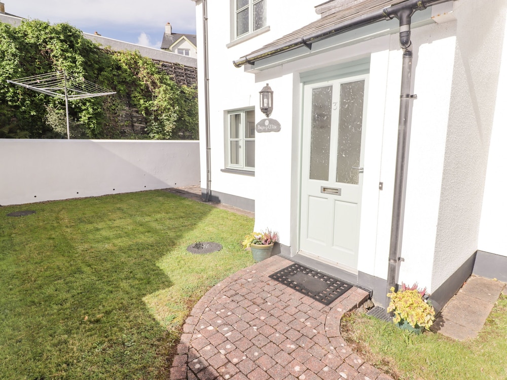 3 Strawberry Close