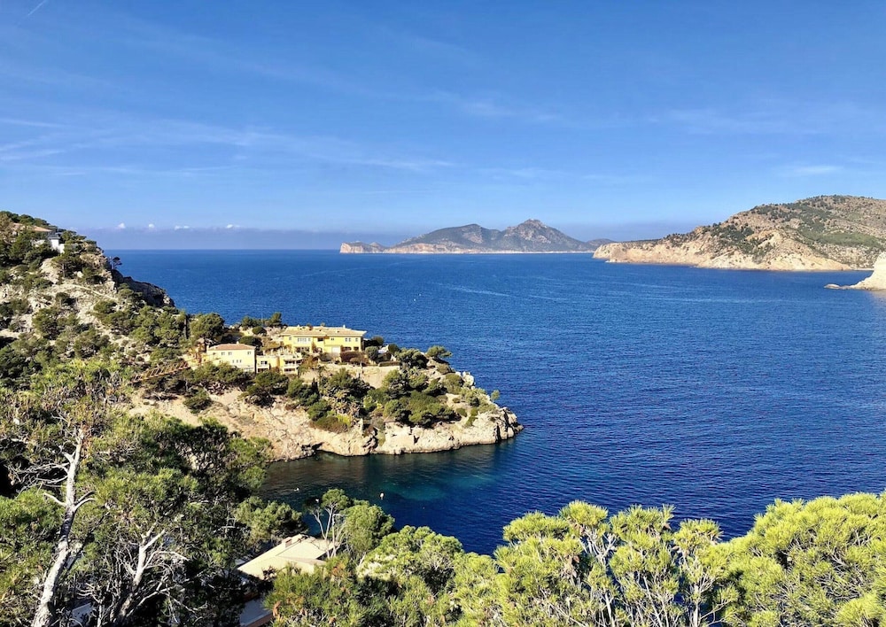 Sea-view Villa Near Port