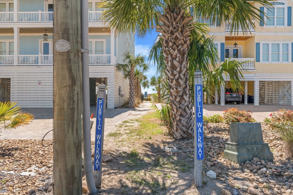 Beach Nest - R R Beach Club