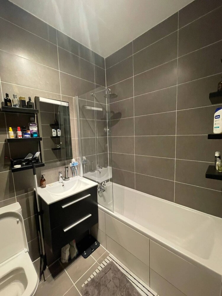 Stylish and Spacious 1 Bedroom Flat