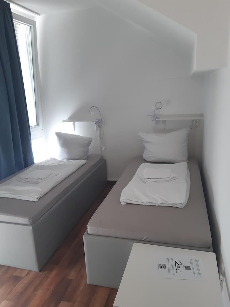 2-Rent Group Hostel Apartments SEN14