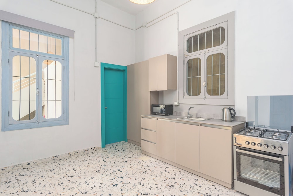 Flame 3-Bedroom Apartment in Mar Mikhael