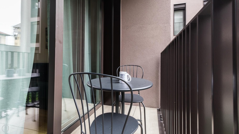 Lazzaro Papi 14 A en Milan — balance & terrace