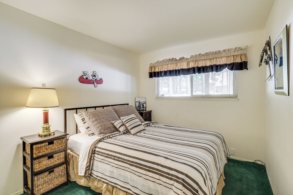 1 Mi to Beach: Cozy Incline Village Condo!