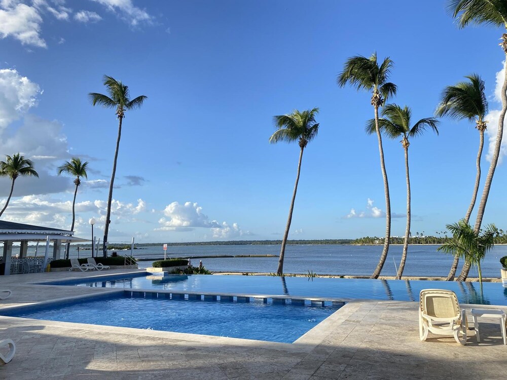 Apt w Beach Front Beach Access at Nueva Romana
