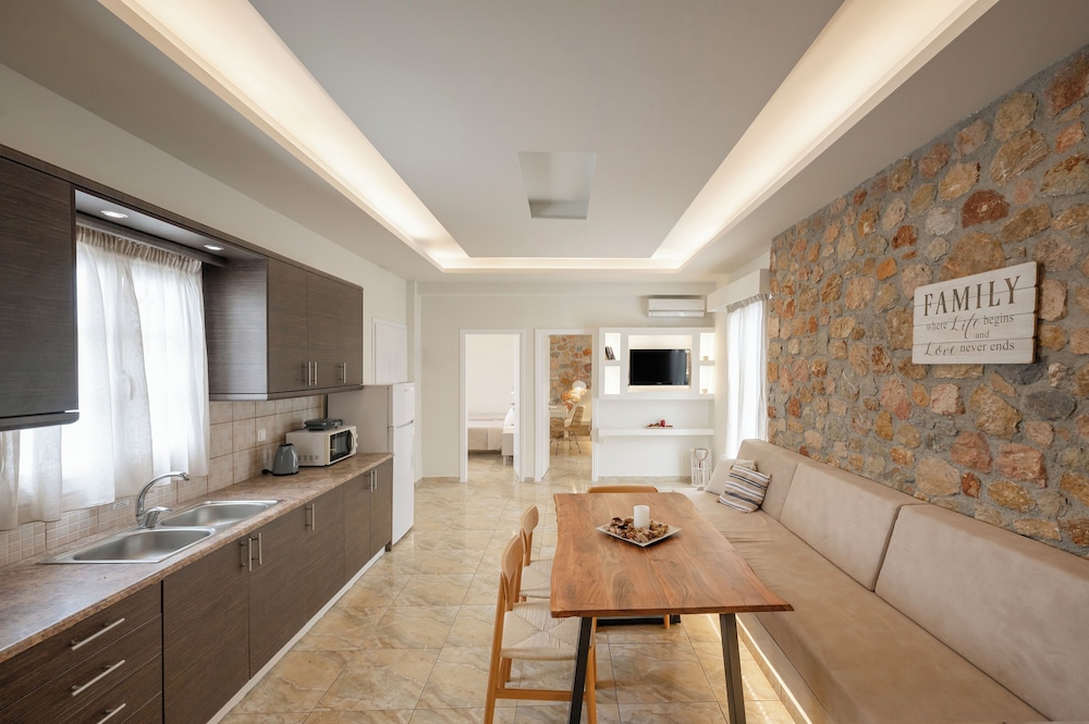 Loukas & Emma Eco Houses