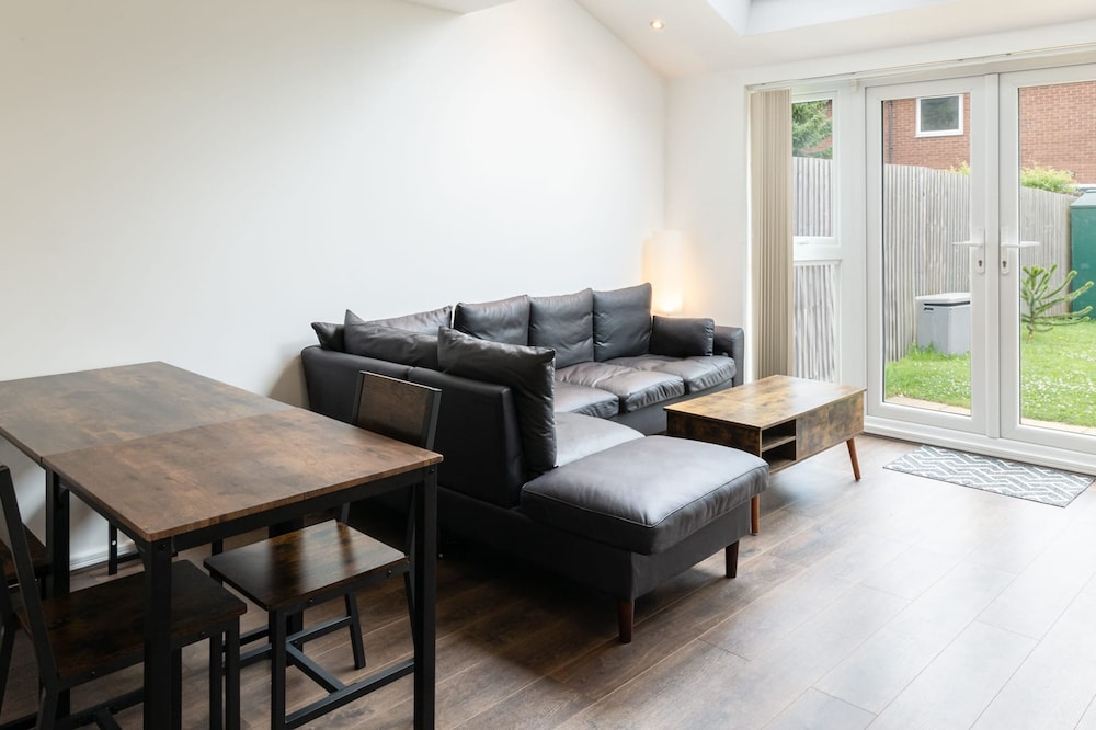 Host Stay Meadow Road view 3