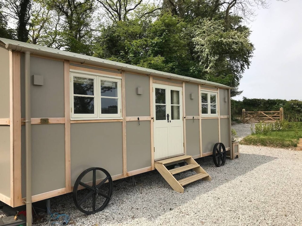 Tavistock Vacations - 5 Luxury Shepherds Hut Mobile Home - Property Image 13