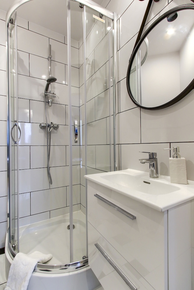 UNIT Short Rent Apartment by Warsaw Metro Station