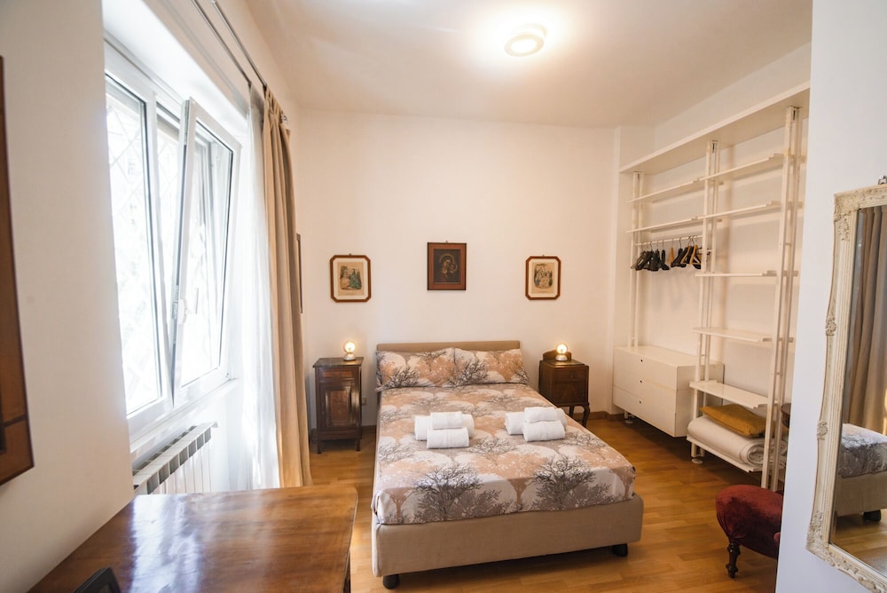 Green Hill Apartment