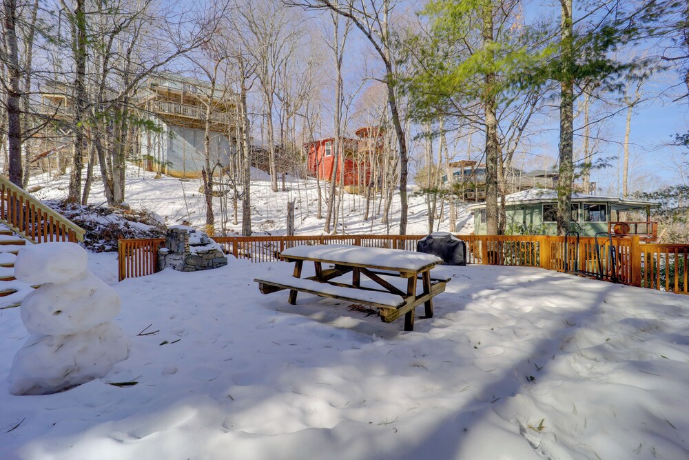 < 1 Mi to Beech Mountain Resort: Comfy Condo