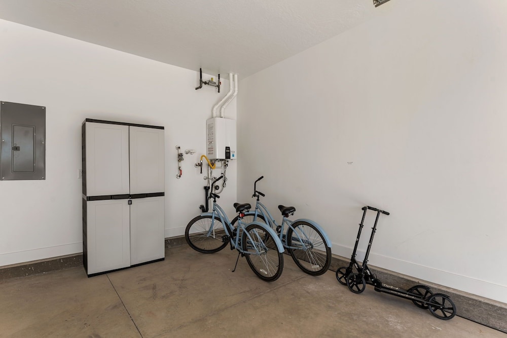 Country Is Cool Again 5 Bedroom Townhouse
