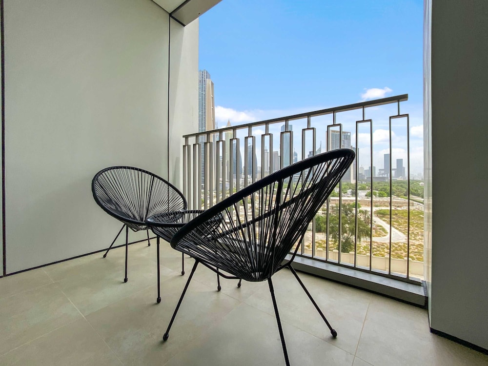 Silkhaus Modern Chic in New Tower Pool Gym