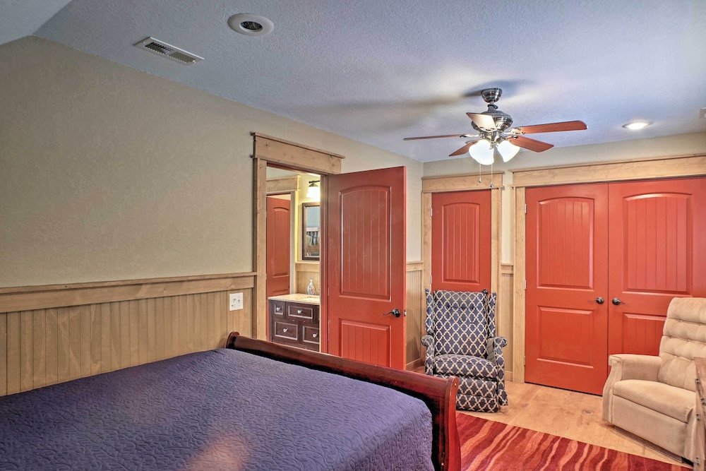 Guntersville Cabin w/ Fire Pit & Covered Porch view 3