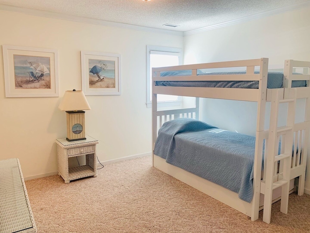 License To Chill 4 Bedroom Home by RedAwning