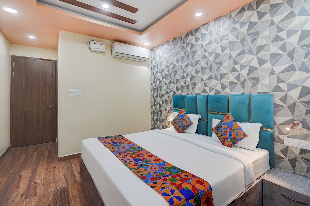 Fabhotel Raas Plaza