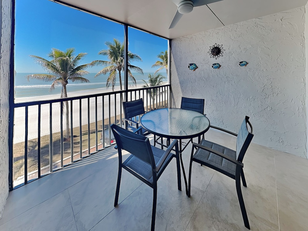 Seaside 2 by Distinctive Beach Rentals