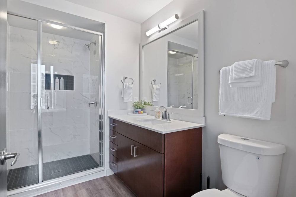 Chic Midtown High-rise With Great Views