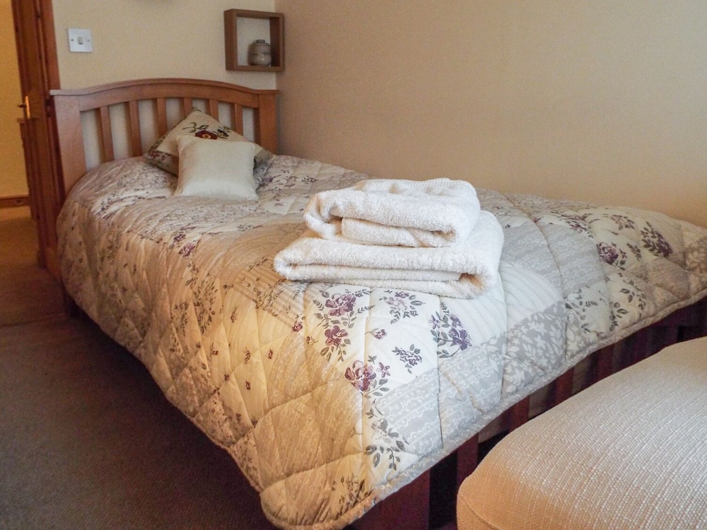 Lothlorien Cottage view 4