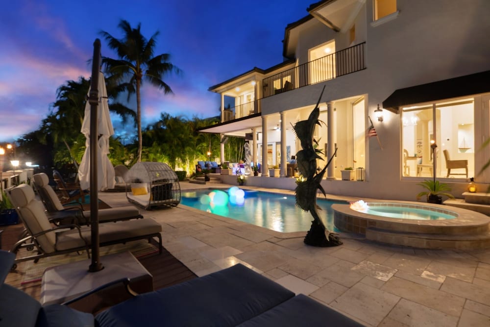 Luxury Home Villa D' Amore Southern Florida Paradise Sleeps 10 5 Bedroom Villa by RedAwning - Image 5
