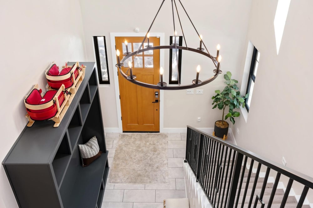 Luxury Retreat Home w Hot Tub - Property Image 46