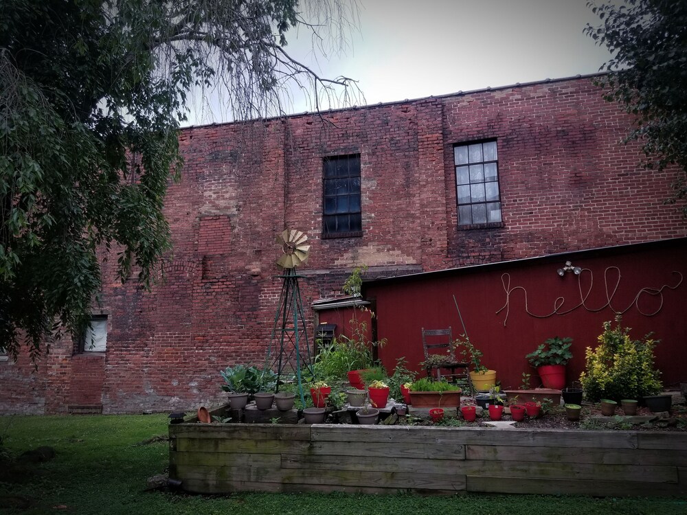 Hatfield McCoy House Inn