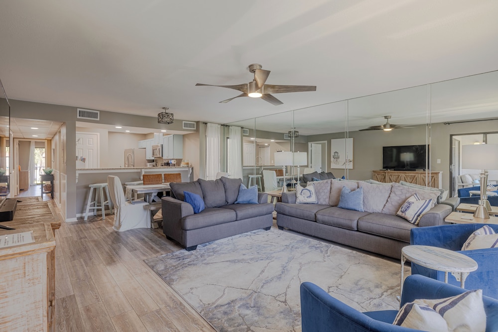 2BR Condo in Edgewater Resort With Golf, Tennis, Pools & Free Tram Service!