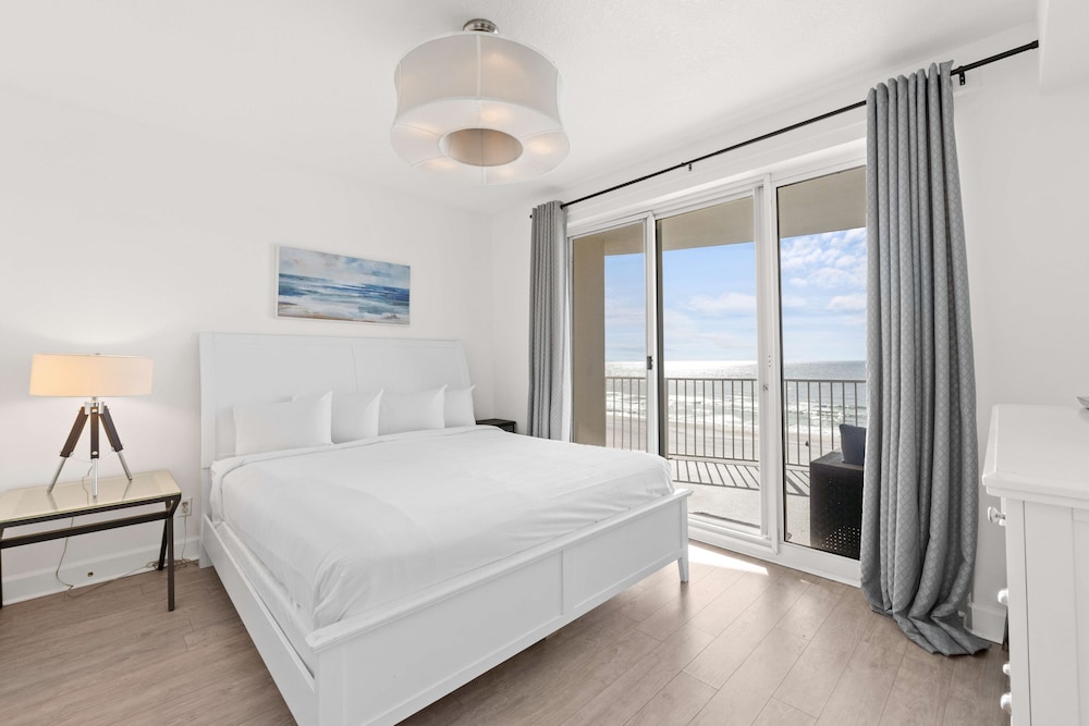 Twin Palms by Book That Condo