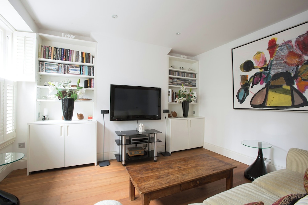 Courtfield Road II by Onefinestay