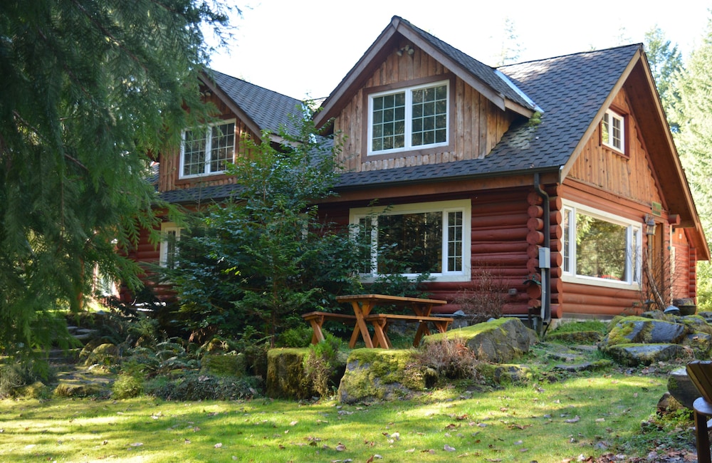 Copper Creek Inn at Mt Rainier