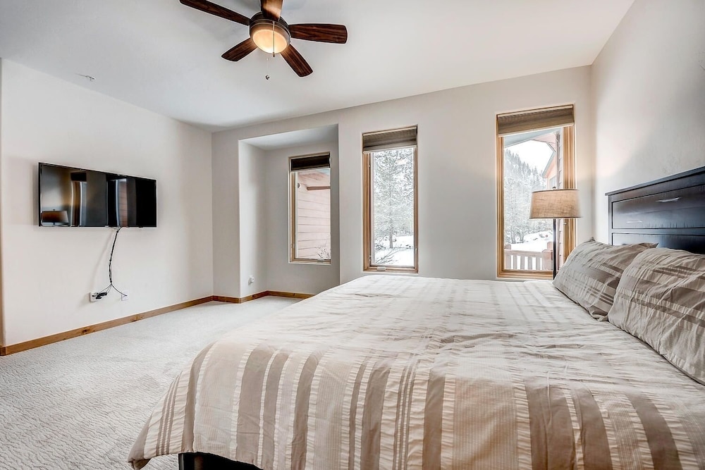 Frisco River Townhomes #d 3 Bedroom Townhouse by RedAwning