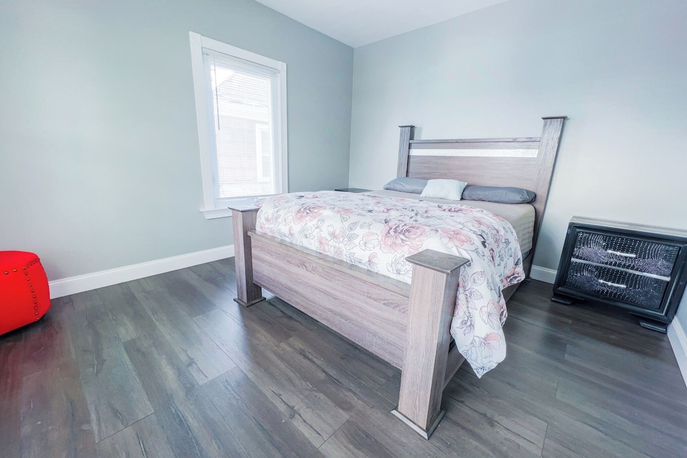 Large 6Br, 2Ba Close To Niagara Falls