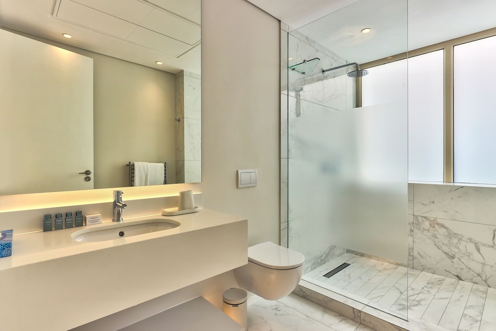 Superior Three Bedroom Apartment