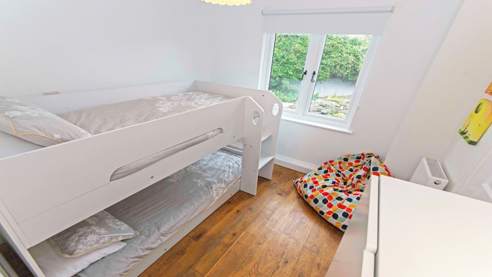 Bag-end House 7 Bedrooms, Sleeps 14, Hot Tub view 3