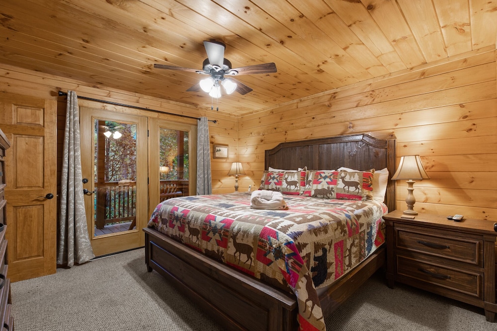 Cozy Bear Lodge by Jackson Mountain Rentals view 5