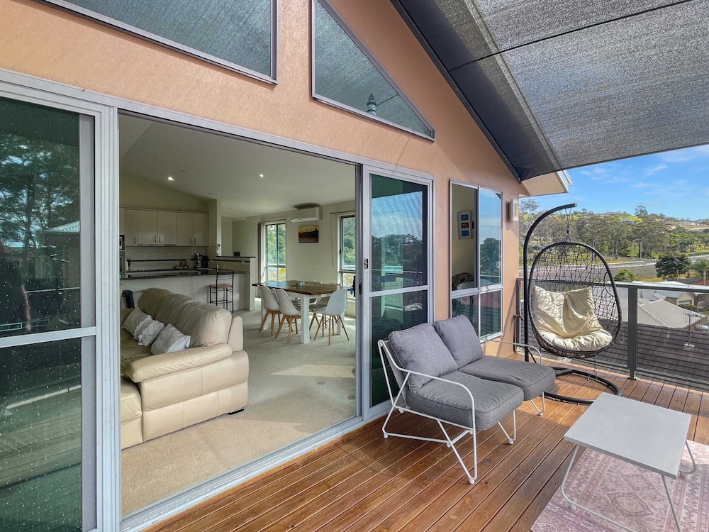 Beachside Retreat With Garage Parking
