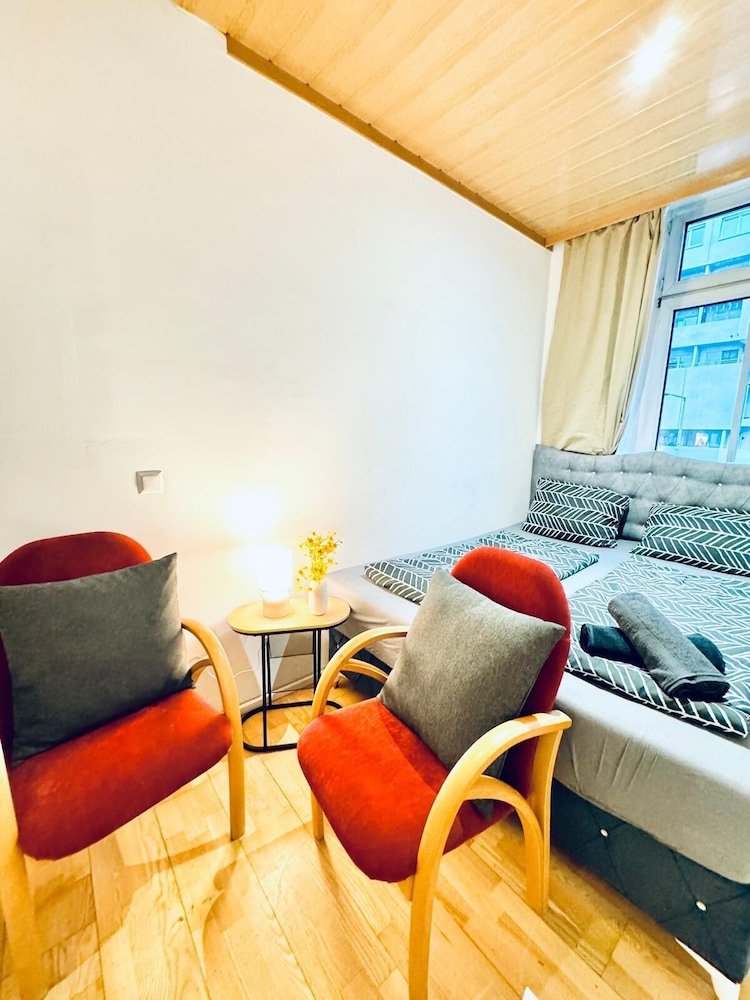 Cozy 4BR Apt for 12P Near FAC Platz