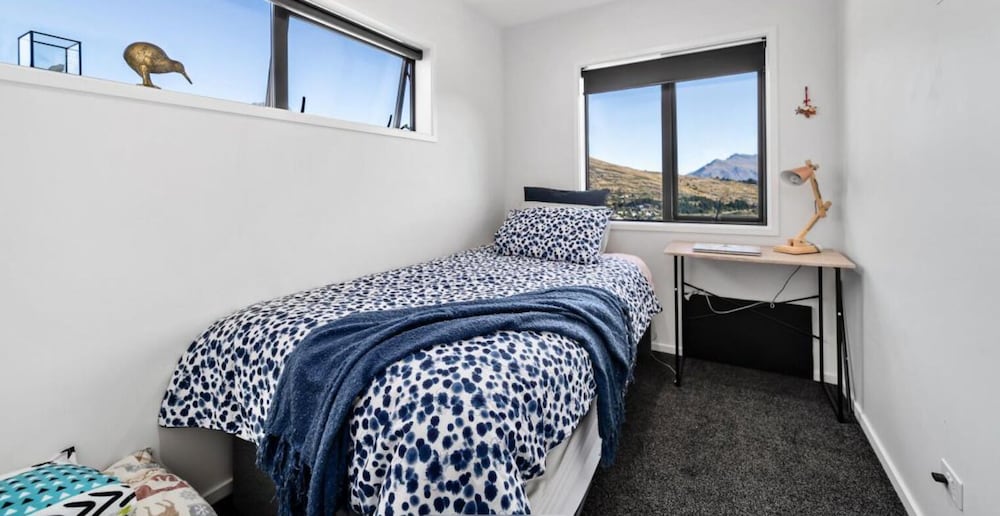 A LUCKIE CHARM - 8 BEDROOM TOWNHOUSE view 5