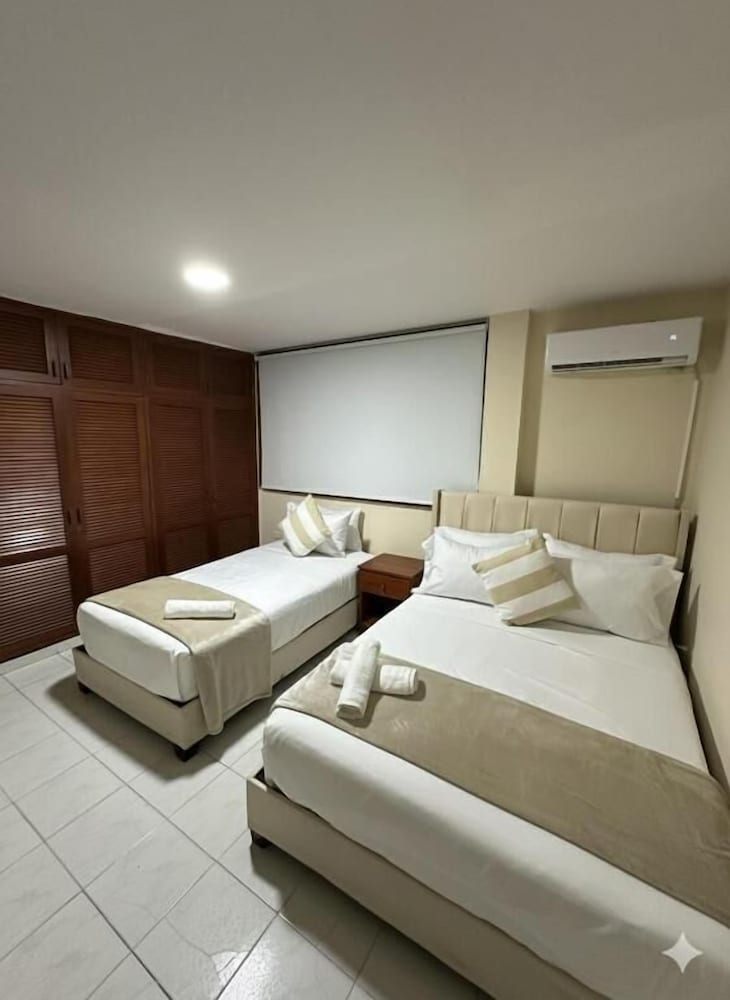 HOTEL LADYMAR