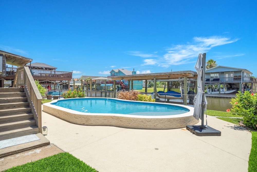 Purple Pelican Paradise by Ryson Vacation Rentals