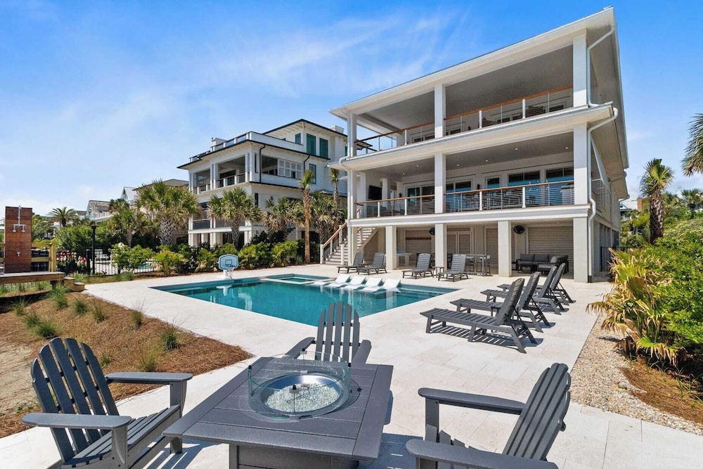 712 Ocean Blvd by Avantstay New Construction w/ Pool, Game Zone, Private Beach Access, and Oceanfront Views